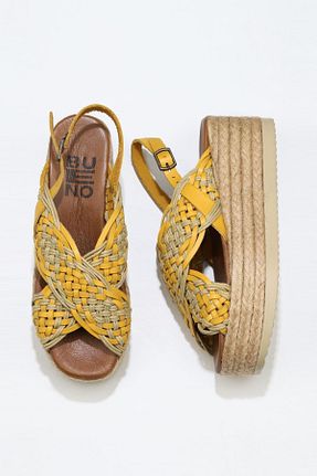 صندل زرد زنانه پاشنه پر Bueno Shoes - کد 316160477