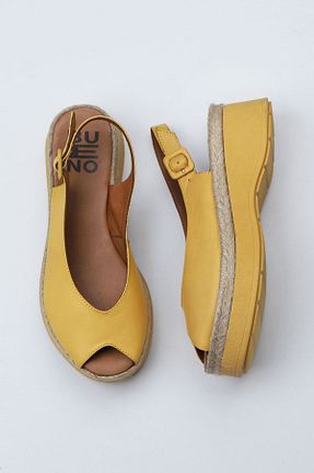 صندل زرد زنانه پاشنه پر Bueno Shoes - کد 774837021