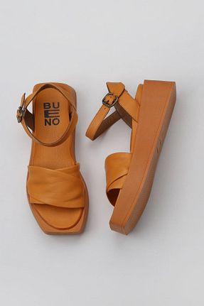 صندل نارنجی زنانه پاشنه پر Bueno Shoes - کد 774835384