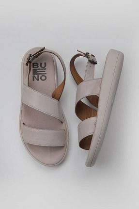 صندل طوسی زنانه پاشنه پر Bueno Shoes - کد 774837453