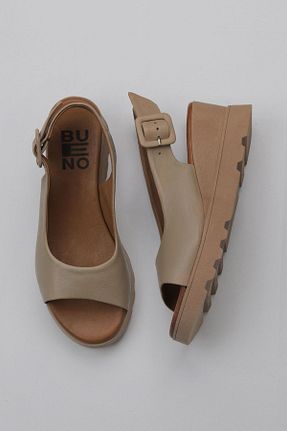 صندل قهوه ای زنانه پاشنه پر Bueno Shoes - کد 774837411