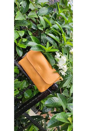کیف پستچی زرد زنانه چرم خالص valentina victoria - کد 856387092
