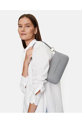 کیف دوشی آبی زنانه چرم مصنوعی Calvin Klein - کد 838000016