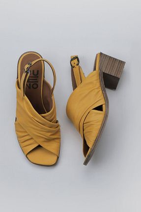 صندل زرد زنانه پاشنه ضخیم Bueno Shoes - کد 774837029