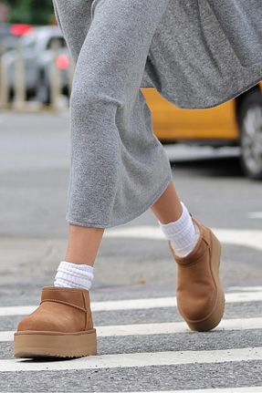 بوت / نیم بوت قهوه ای زنانه چرم خالص UGG - کد 370715869