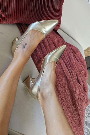 کفش کلاسیک طلائی زنانه چرم خالص TOPUKLA - کد 864791238