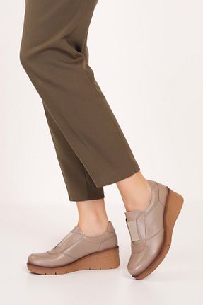 کفش کلاسیک قهوه ای زنانه چرم خالص Gondol - کد 866256878