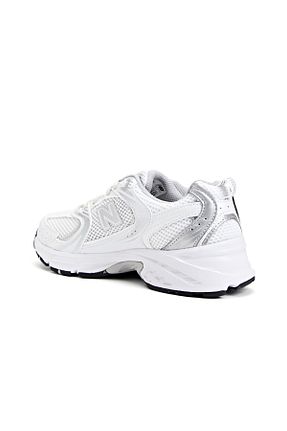 کفش اسنیکر سفید زنانه بند دار New Balance - کد 867741333