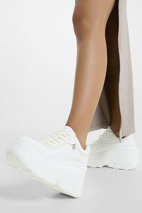 کفش اسنیکر سفید زنانه بند دار Bershka - کد 869870799