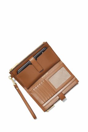 کیف پورتفوی و کلاچ قهوه ای زنانه پارچه ای Michael Kors - کد 780110455
