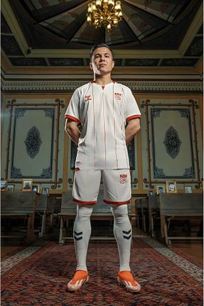 لباس فرم فوتبال سفید زنانه hummel - کد 838206593