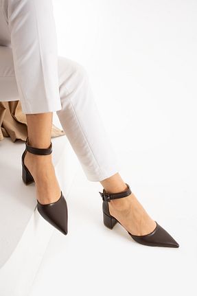 کفش پاشنه بلند کلاسیک قهوه ای زنانه چرم مصنوعی Güllü Shoes - کد 877382795