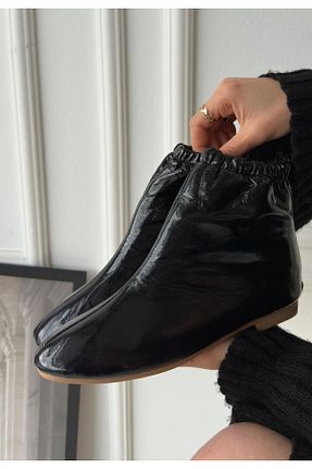 بوت / نیم بوت مشکی زنانه چرم لاکی MKC - کد 878571619