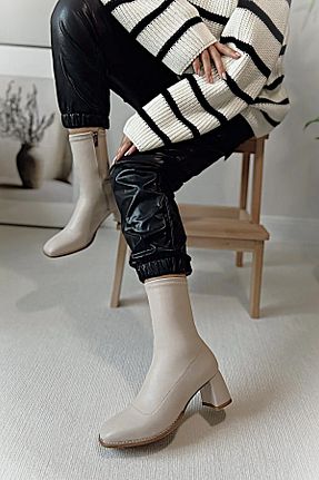 بوت / نیم بوت بژ زنانه چرم مصنوعی KAFKASLAR AYAKKABI - کد 883605807