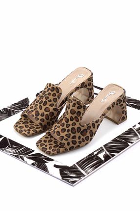 دمپائی قهوه ای زنانه پارچه ای Bambi - کد 842950276