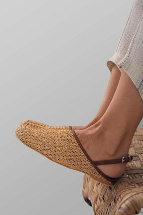 صندل قهوه ای زنانه پاشنه تخت Beyond - کد 834159509