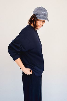 سوئیشرت سرمه ای زنانه ساده Bershka - کد 892434731