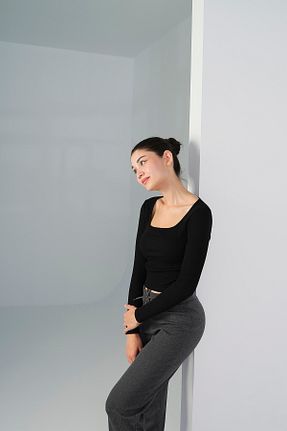 بلوز مشکی زنانه ساده Addax - کد 772370024