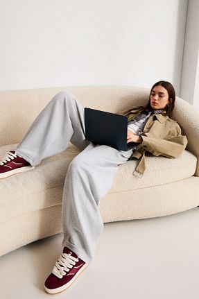 کفش اسنیکر زرشکی زنانه بند دار Bershka - کد 875694564