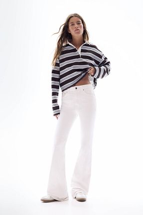 شلوار جین سفید زنانه پاچه اسپانیولی Pull & Bear - کد 897863365