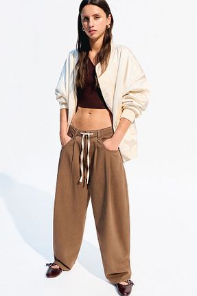 شلوار قهوه ای زنانه پنبه ای Bershka - کد 898576815