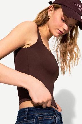 تیشرت قهوه ای زنانه یقه دگاژه Bershka - کد 900635415