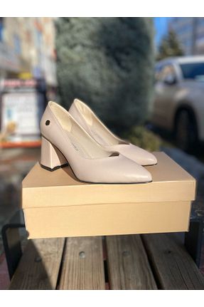 کفش پاشنه بلند کلاسیک بژ زنانه چرم مصنوعی Pierre Cardin - کد 902398496