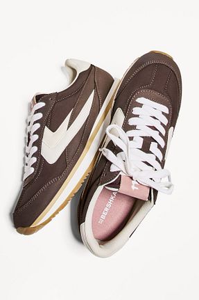 کفش اسنیکر قهوه ای زنانه بند دار Bershka - کد 902701686
