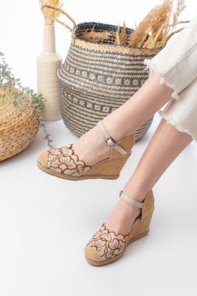 کفش پاشنه بلند پر بژ زنانه پاشنه متوسط (5-9 سانتی متر) Egepass - کد 904462738