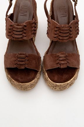 کفش پاشنه بلند پر قهوه ای زنانه پاشنه متوسط (5-9 سانتی متر) luvishoes - کد 904967905