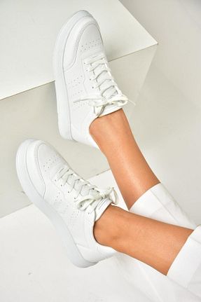 کفش اسنیکر سفید زنانه بند دار Fox Shoes - کد 917985431