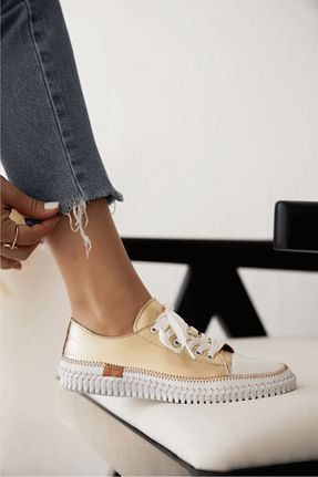 کفش اسنیکر طلائی زنانه بند دار SHOEMARK - کد 901366131