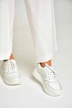 کفش اسنیکر سفید زنانه چرم اصل Fox Shoes - کد 923370183