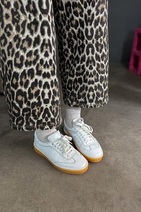 کفش اسنیکر سفید زنانه چرم SHOEBELLAS - کد 922449956