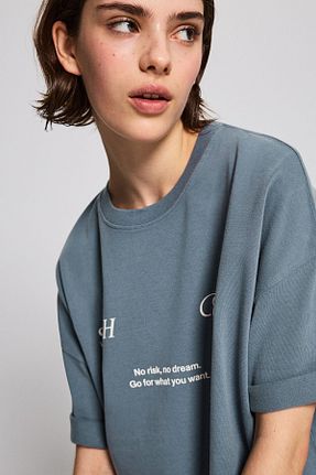 تیشرت آبی زنانه یقه دگاژه Bershka - کد 923913105
