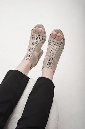 کفش پاشنه بلند کلاسیک بژ زنانه چرم مصنوعی Stilbagshoes - کد 929498210