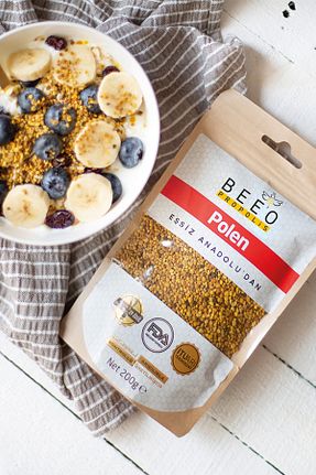 گرده گل و بره موم Bee