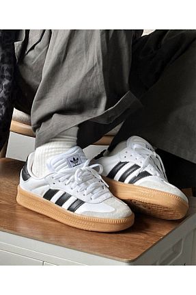 کفش اسنیکر سفید زنانه بند دار adidas - کد 858925628