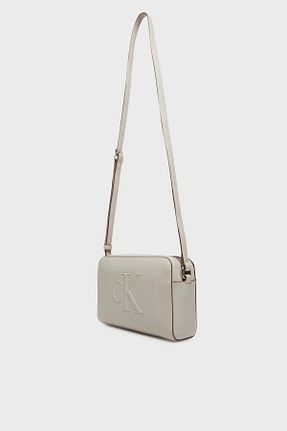 کیف دوشی بژ زنانه چرم مصنوعی Calvin Klein - کد 935033803