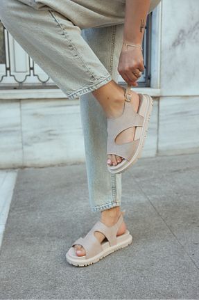 صندل بژ زنانه پاشنه تخت MİLAYA SHOES - کد 932352293