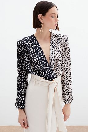 بلوز بژ زنانه طرح دار Sateen - کد 660620701