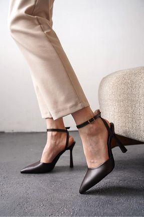 کفش پاشنه بلند کلاسیک قهوه ای زنانه چرم لاکی GOFFSHOES - کد 940049760