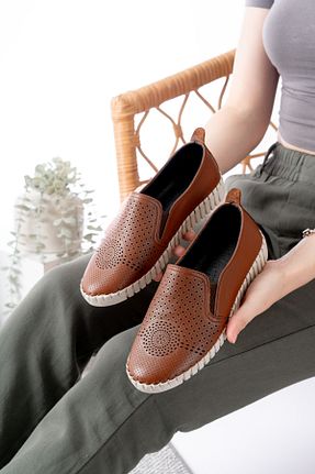 کفش کژوال قهوه ای زنانه چرم خالص Dericalle shoes - کد 941654662