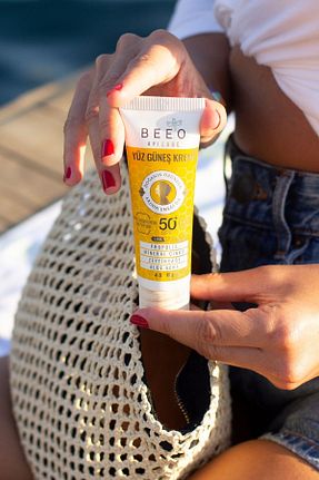 کرم ضد آفتاب صورت SPF 50 + BEE