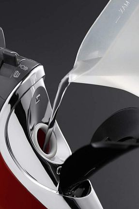 اتو بخار مشکی 2 سال Russell Hobbs - کد 945296588
