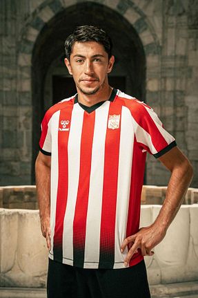 لباس فرم فوتبال قرمز زنانه hummel - کد 952992984