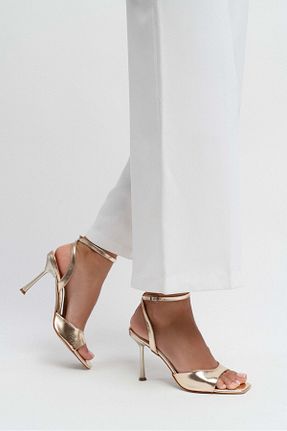 کفش پاشنه بلند کلاسیک طلائی زنانه چرم مصنوعی NİŞANTAŞI SHOES - کد 957439858