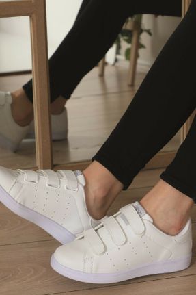کفش اسنیکر سفید زنانه چسبی چرم مصنوعی کد 148465214