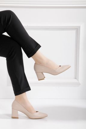 کفش پاشنه بلند کلاسیک بژ زنانه چرم مصنوعی پاشنه ضخیم پاشنه متوسط ( 5 - 9 cm ) کد 176824217