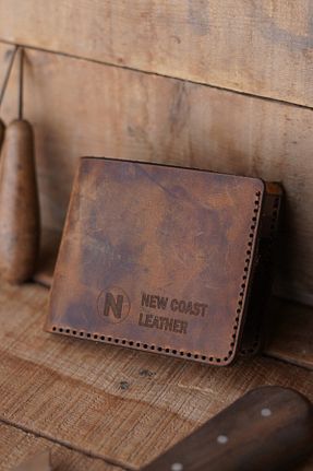 کیف پول قهوه ای مردانه ابعاد کوچک New Coast Leather 1900